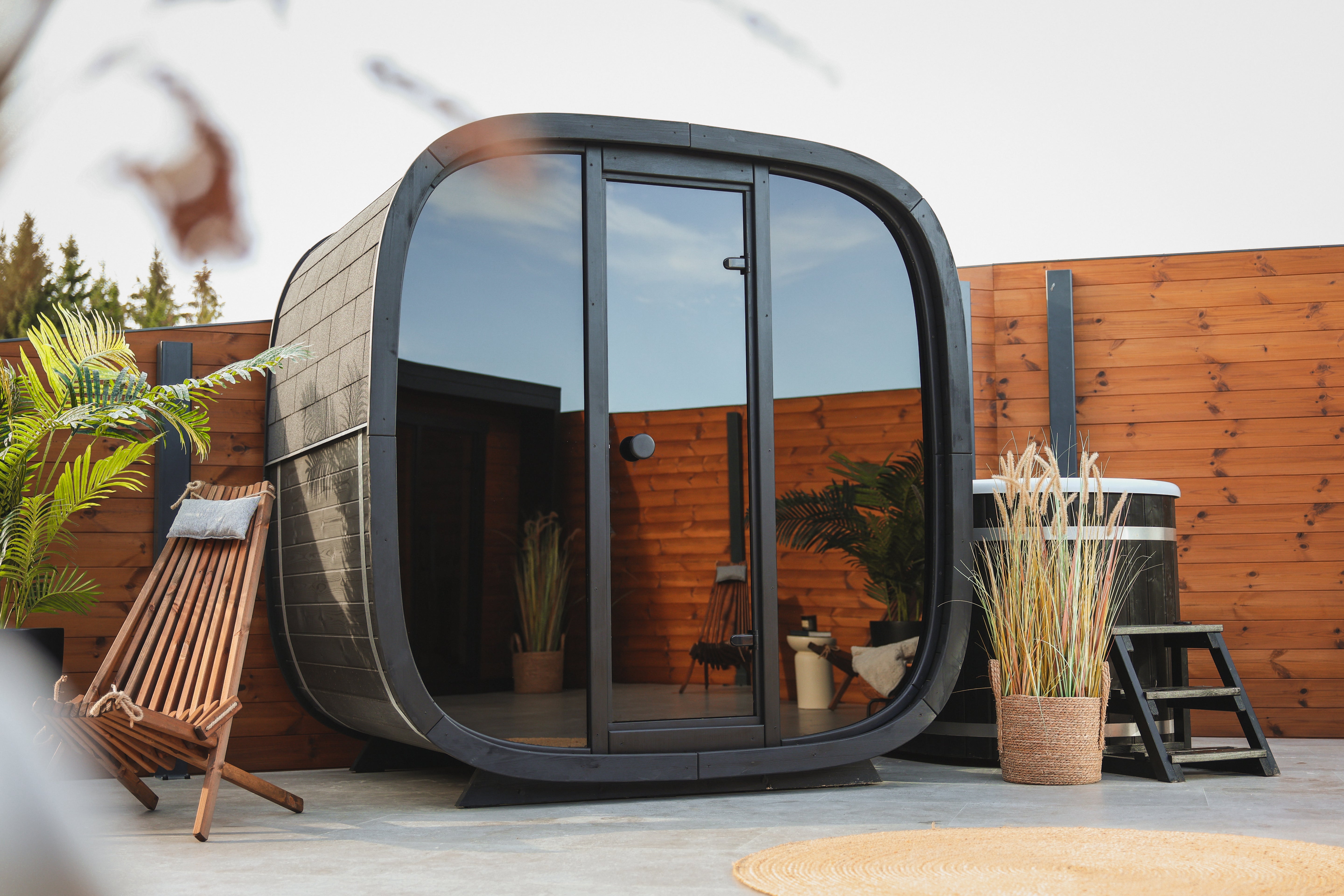 Leil Saunas Sauna Leil Black Cube Classic 4 Person Outdoor Sauna Kit