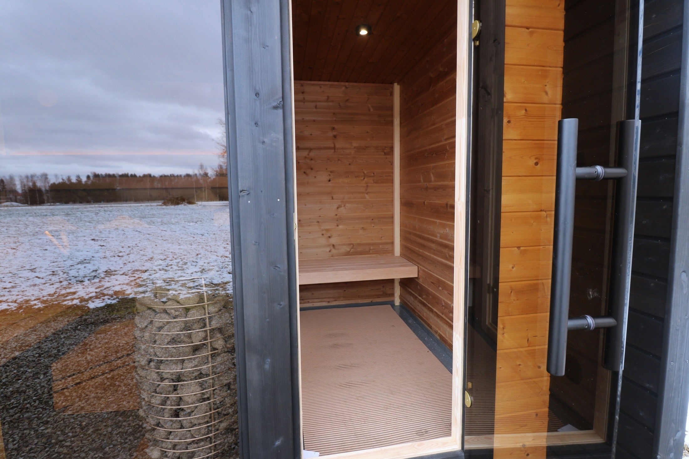 Leil Saunas Sauna Leil Patio M 5 Person Outdoor Sauna with Changing Room