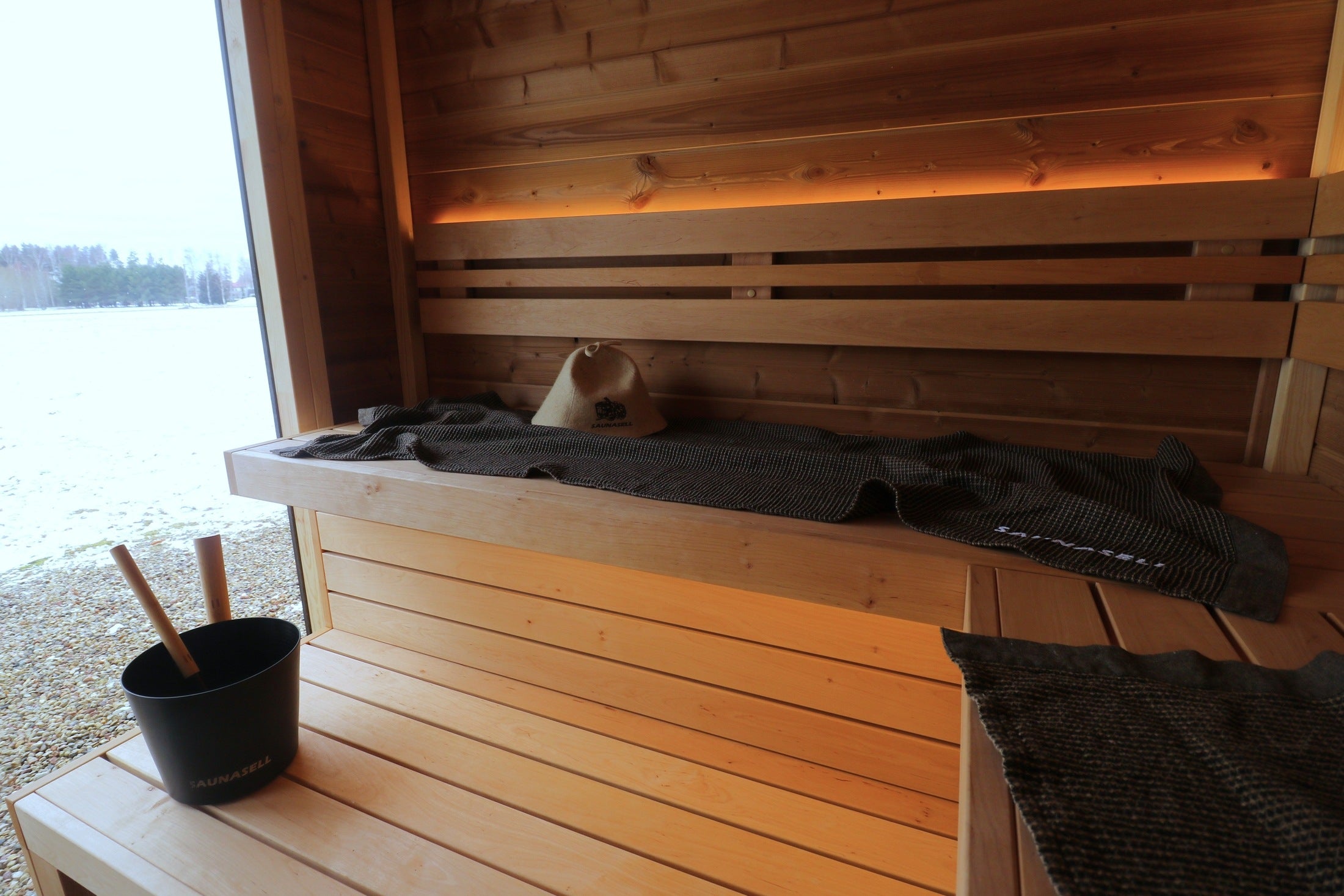 Leil Saunas Sauna Leil Patio M 5 Person Outdoor Sauna with Changing Room