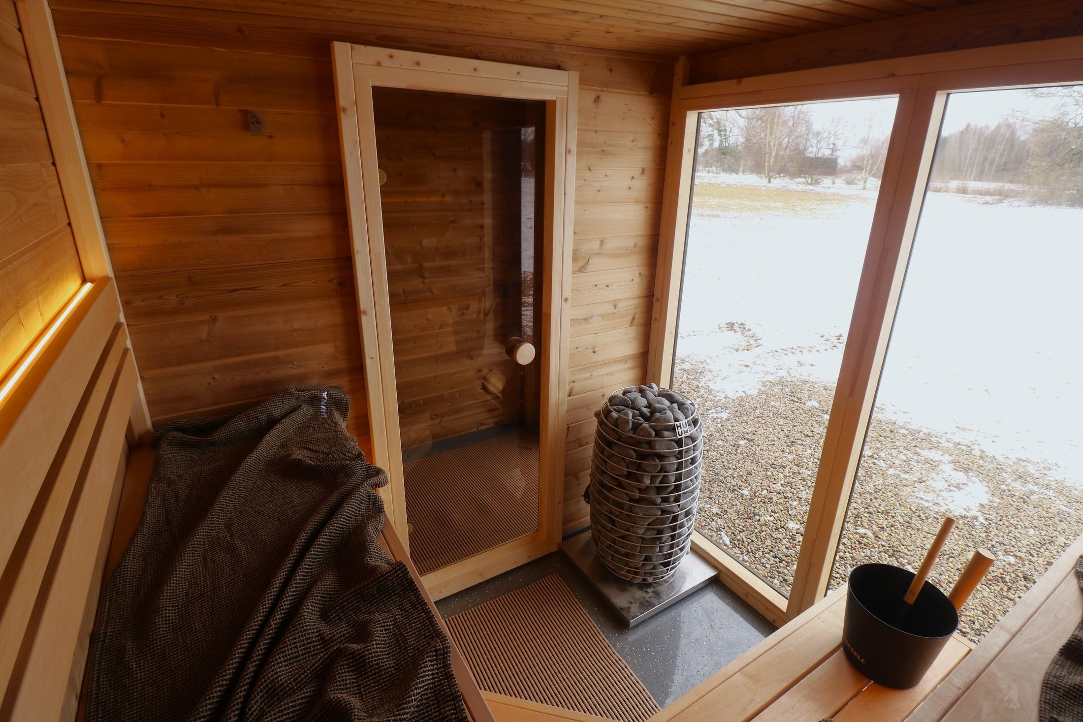 Leil Saunas Sauna Leil Patio M 5 Person Outdoor Sauna with Changing Room