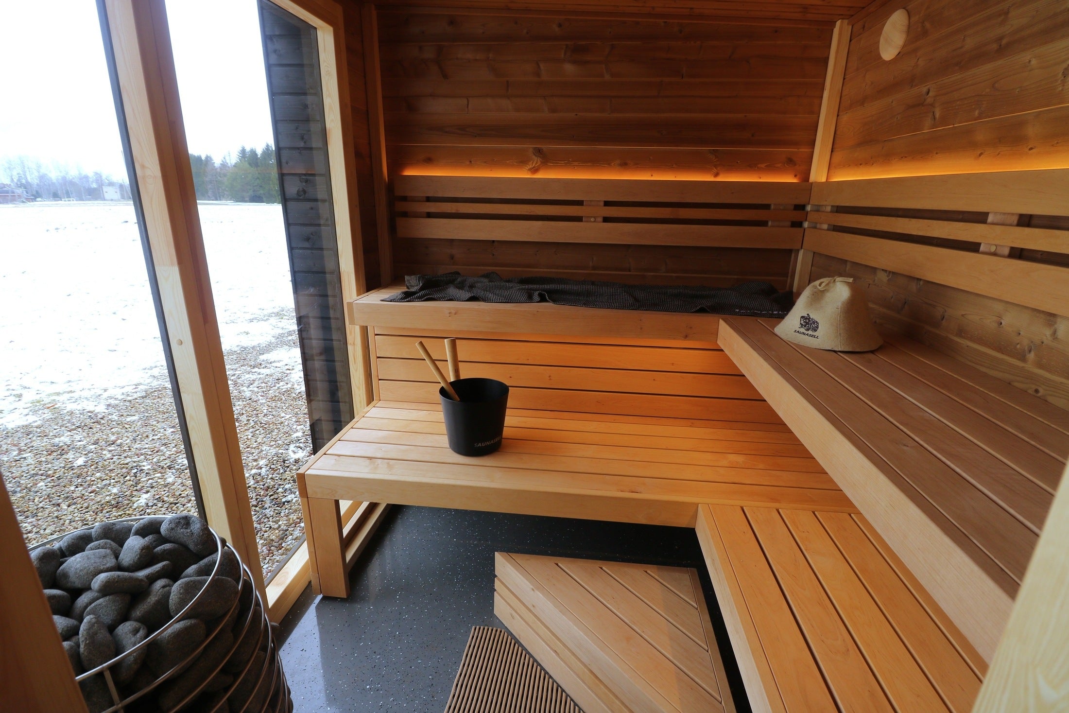 Leil Saunas Sauna Leil Patio M 5 Person Outdoor Sauna with Changing Room