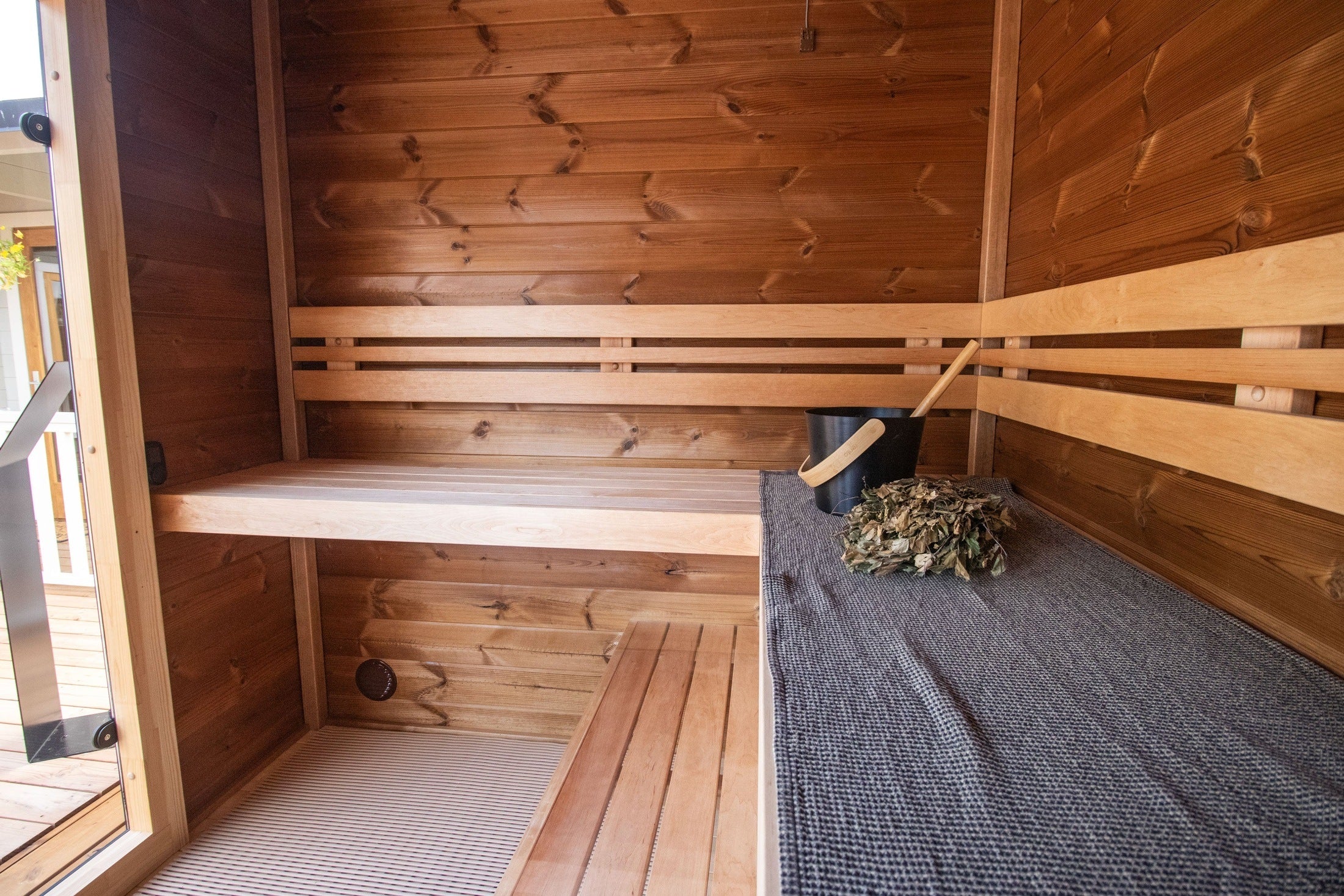 Leil Saunas Sauna Leil Patio S Plus 4 Person Outdoor Sauna