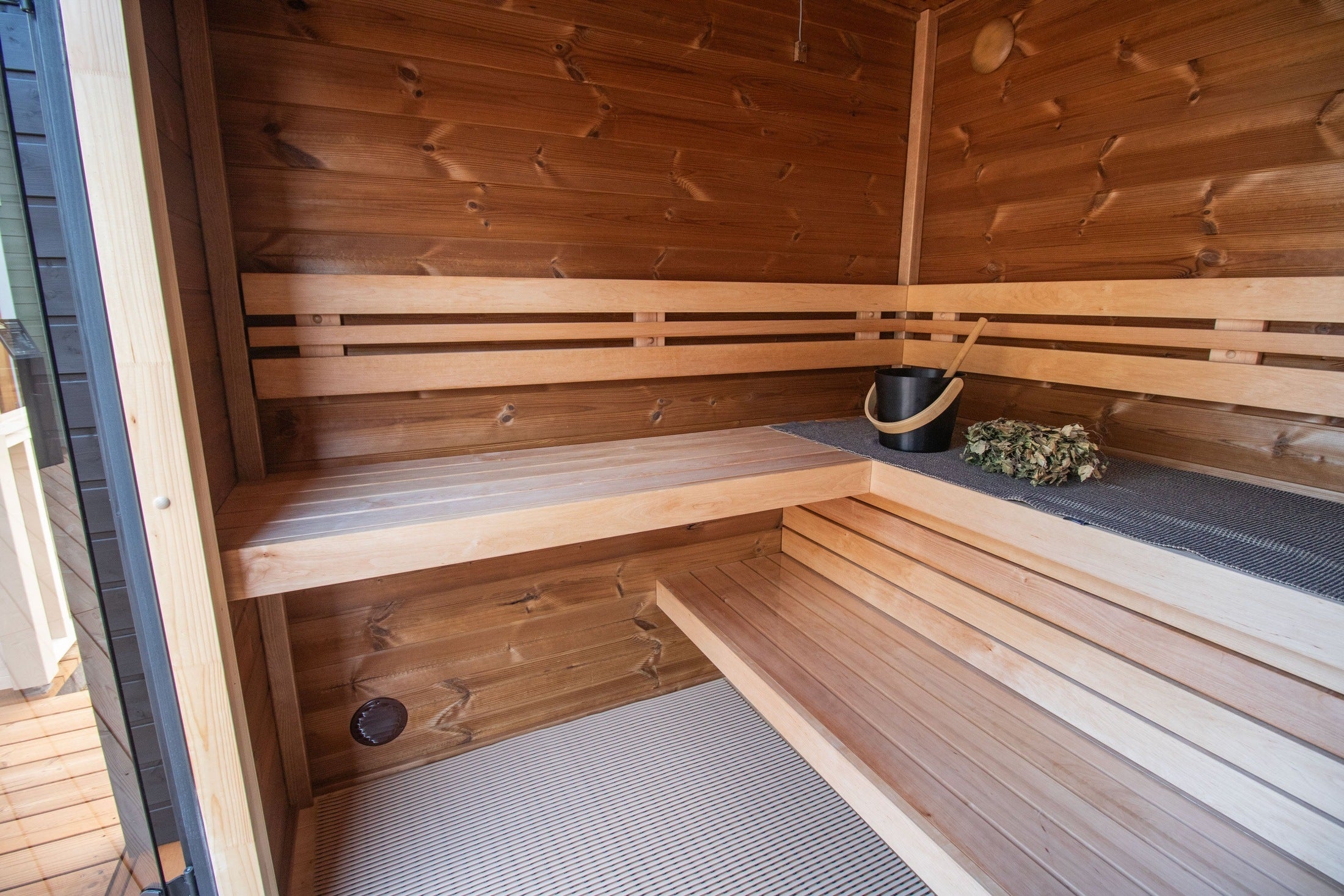 Leil Saunas Sauna Leil Patio S Plus 4 Person Outdoor Sauna