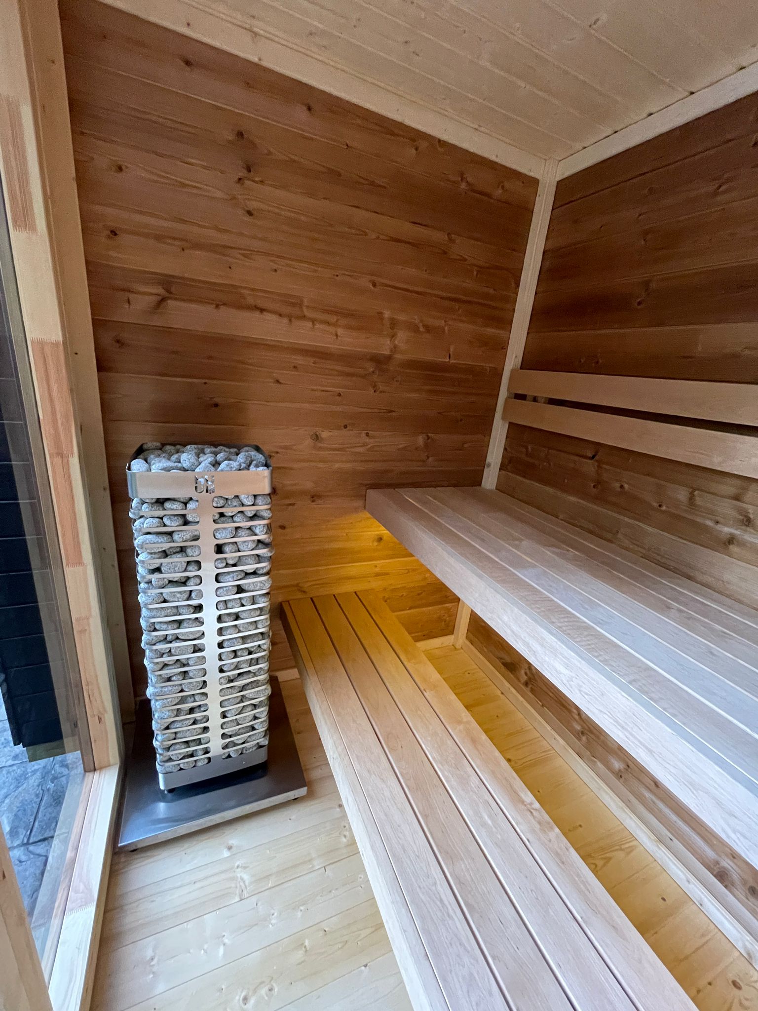 Leil Saunas Sauna Leil Patio XXS 3 Person Outdoor Sauna