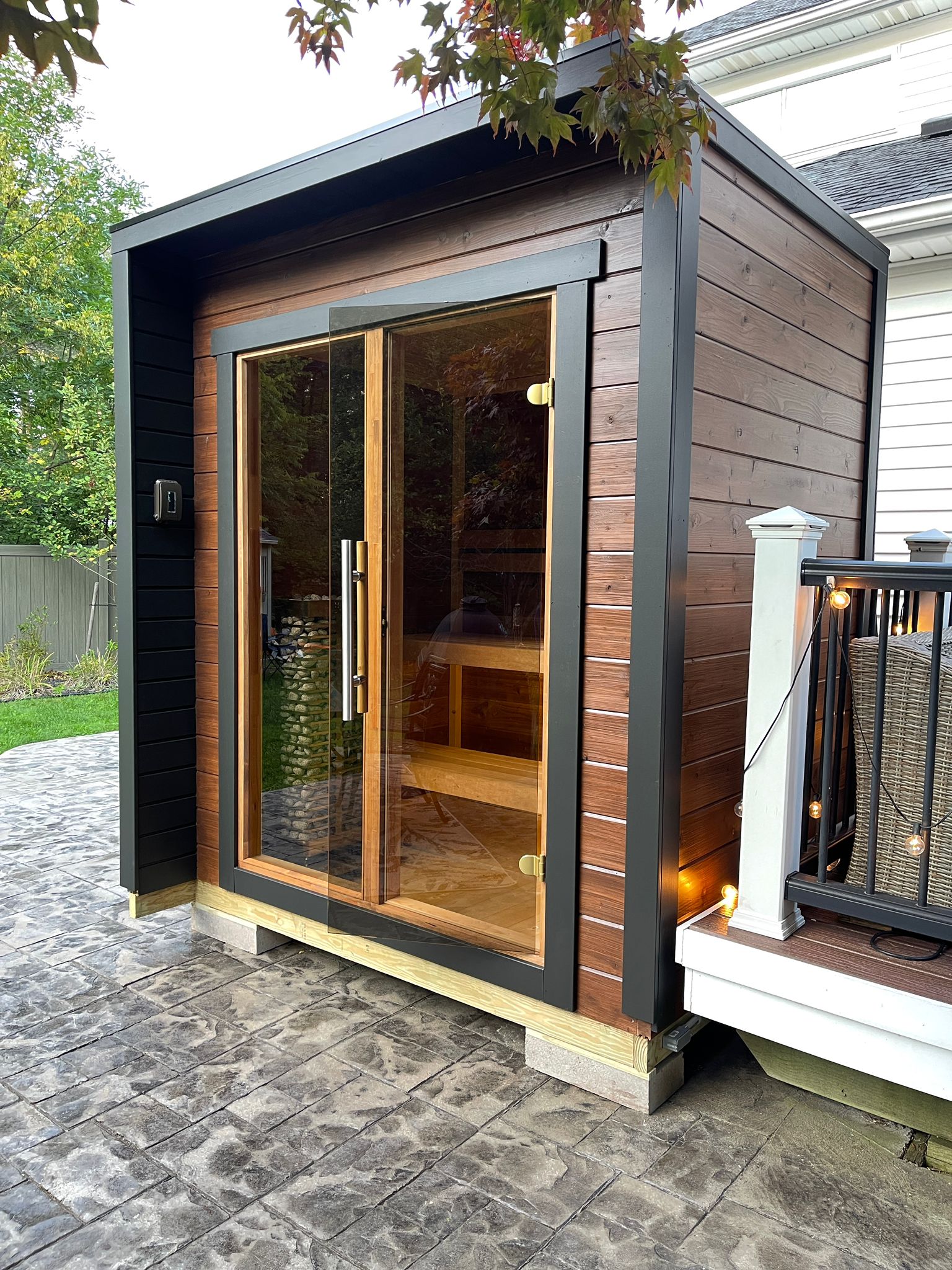Leil Saunas Sauna Leil Patio XXS 3 Person Outdoor Sauna