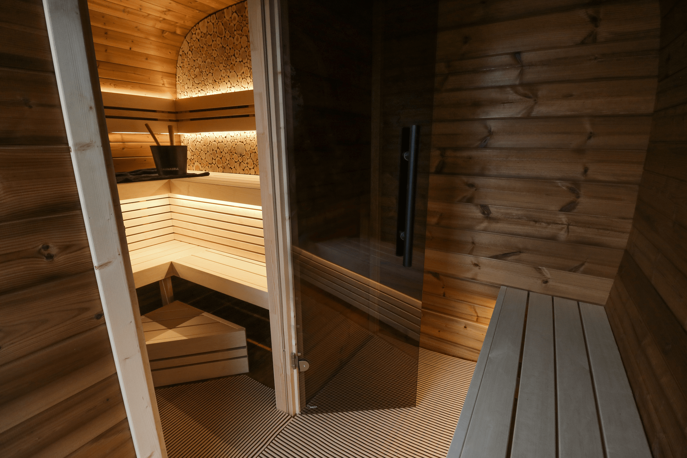 Leil Saunas Sauna Leil Round Cube Double Outdoor Sauna with Changing Room 5-6 Person