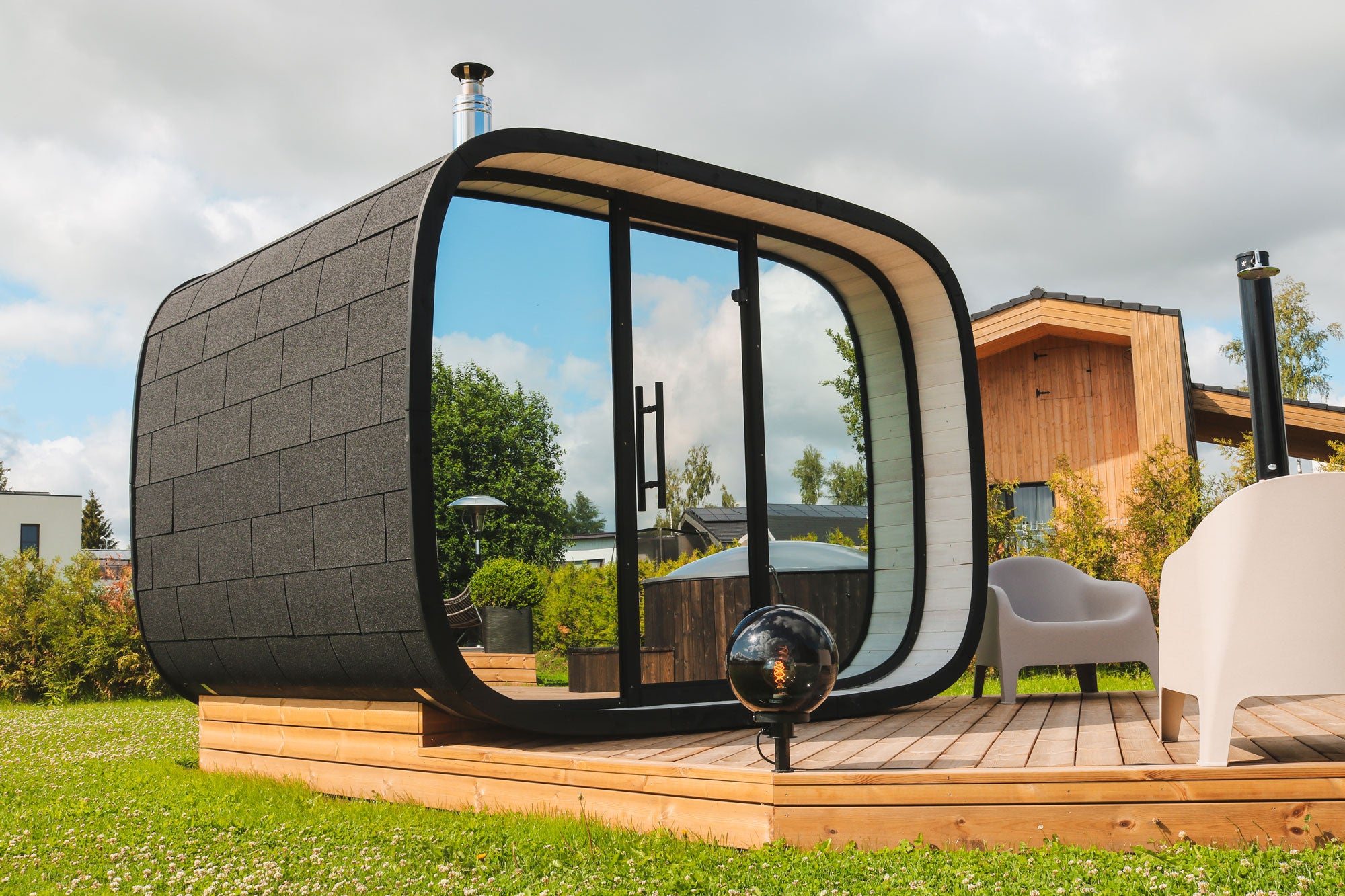 Leil Saunas Sauna Leil Round Cube Single Outdoor Sauna 6-8 Person