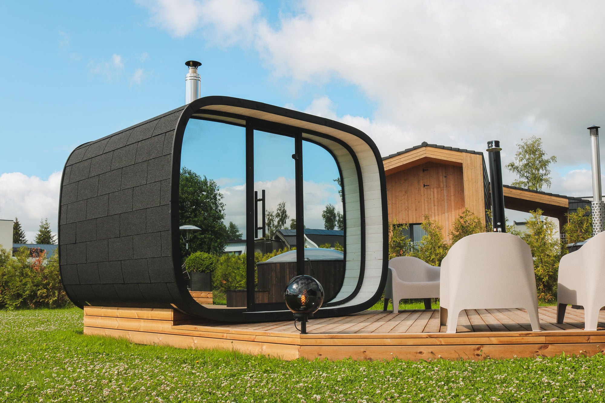 Leil Saunas Sauna Leil Round Cube Single Outdoor Sauna 6-8 Person