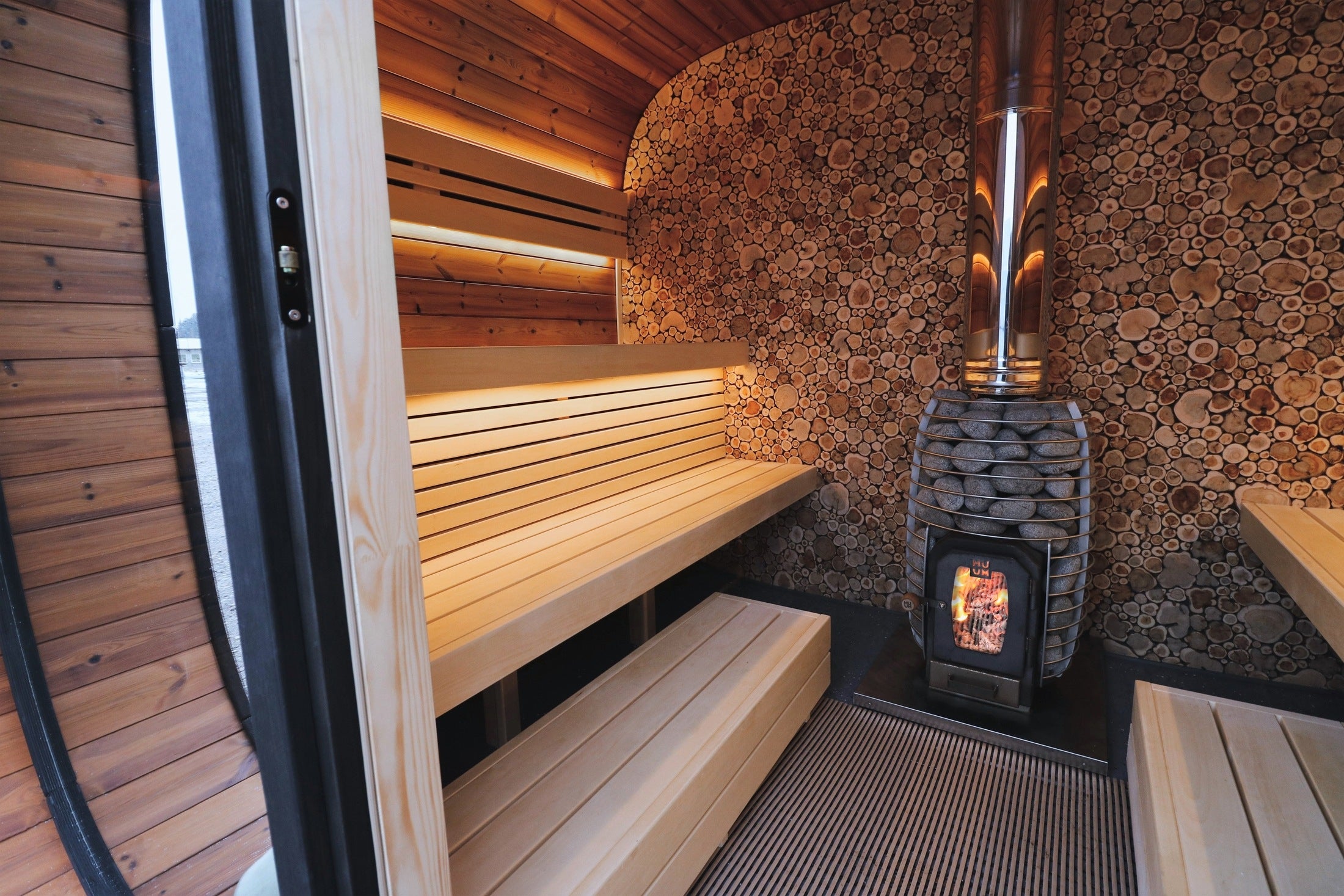 Leil Saunas Sauna Leil Round Cube Single Outdoor Sauna 6-8 Person