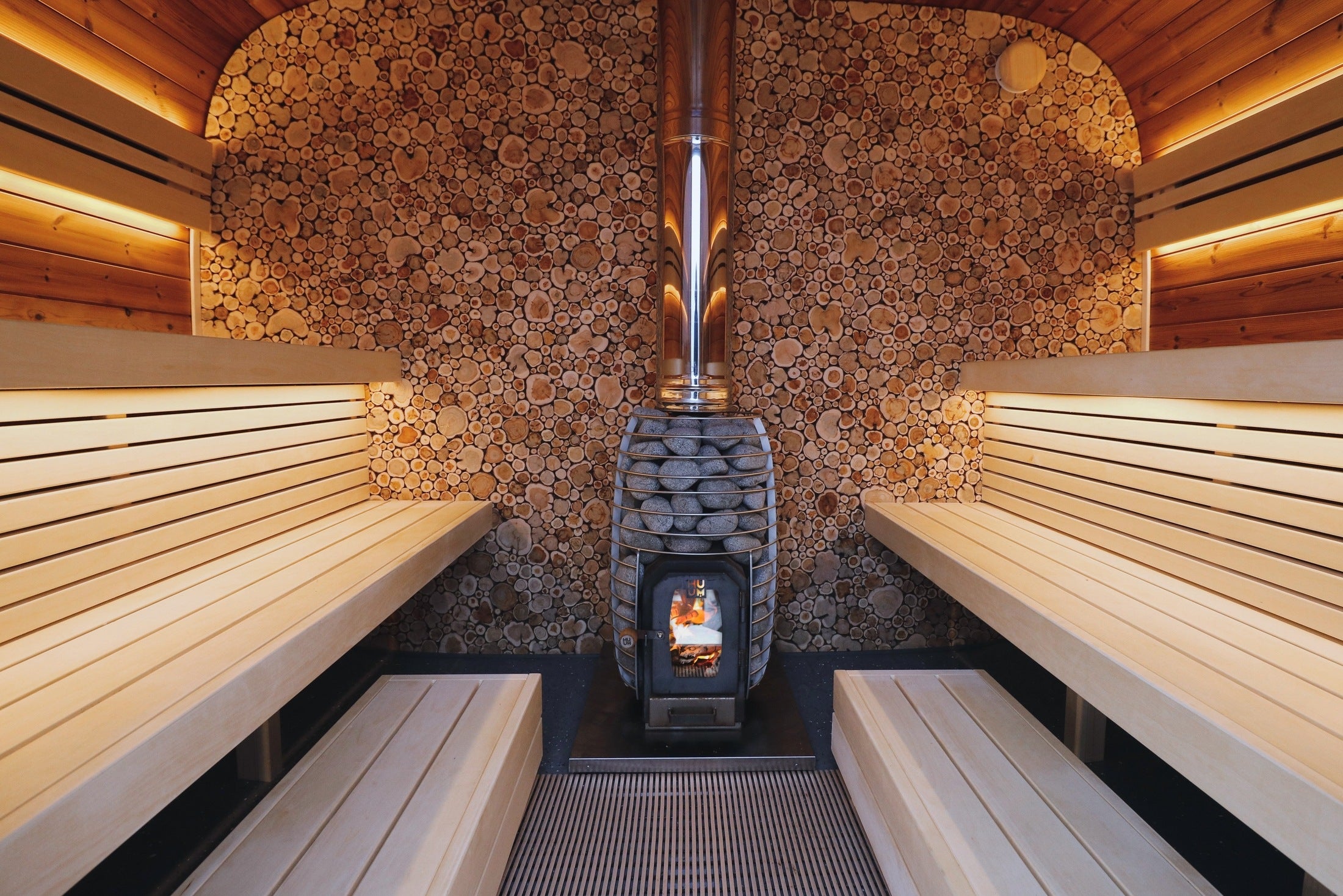 Leil Saunas Sauna Leil Round Cube Single Outdoor Sauna 6-8 Person