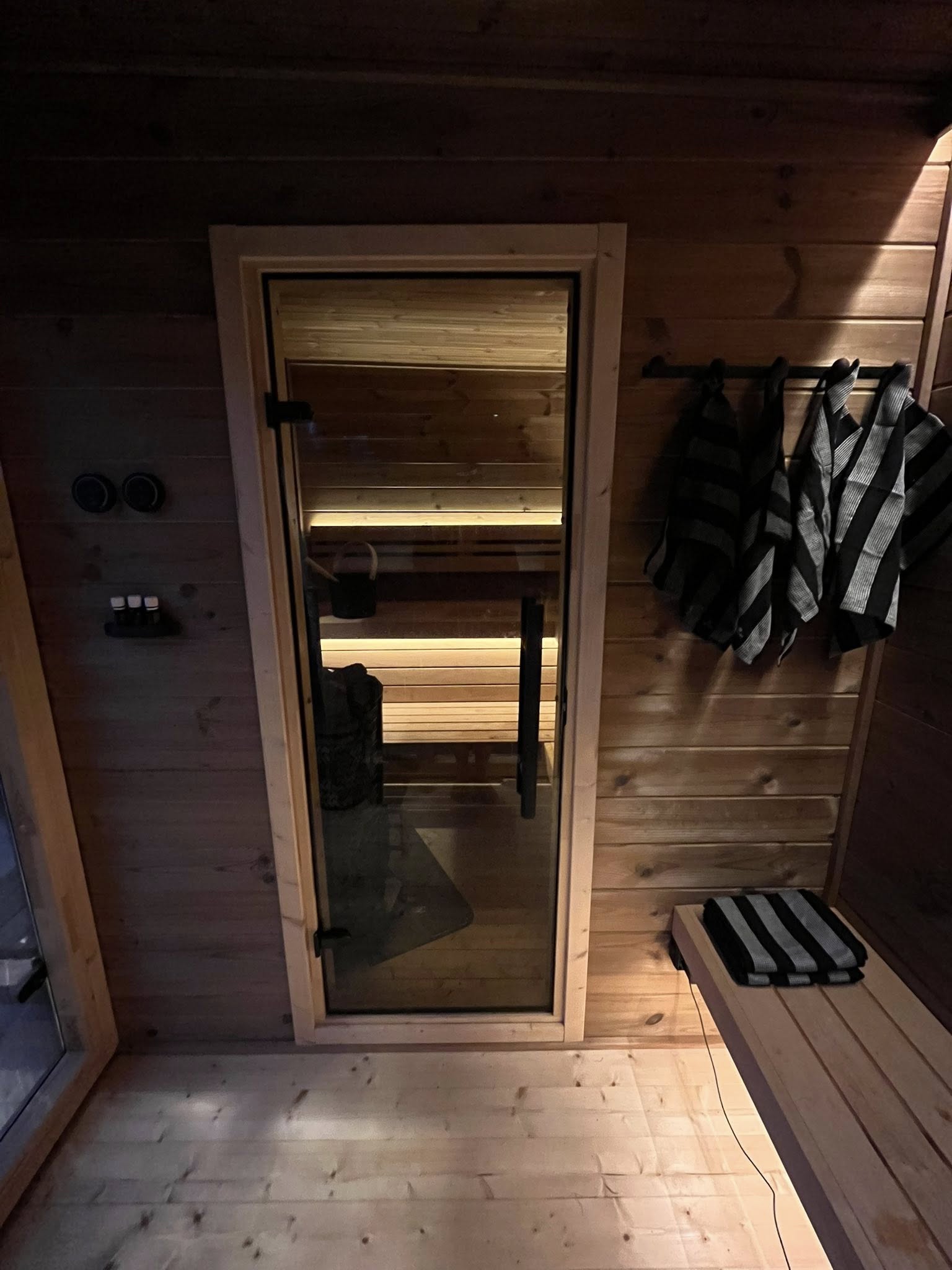 Saunasell Leil Patio L Plus 5 Person Outdoor Sauna