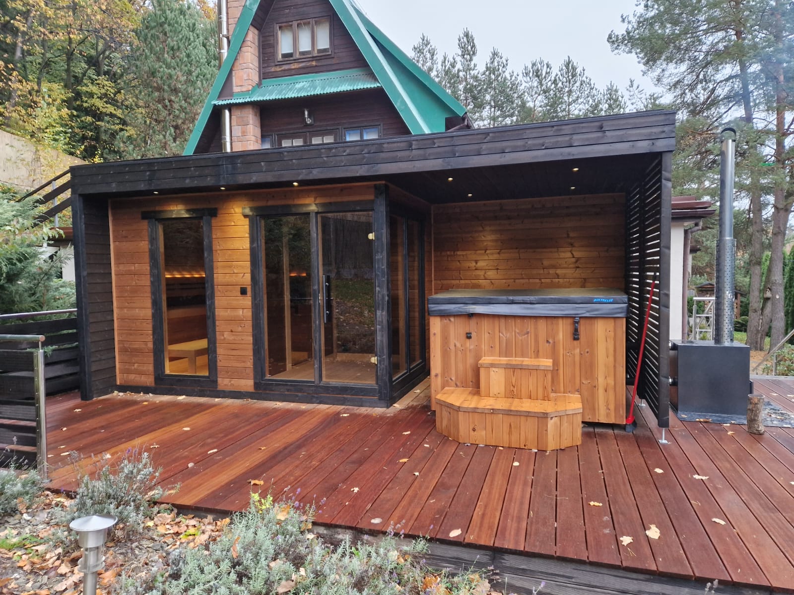 Saunasell Leil Patio L Plus 5 Person Outdoor Sauna