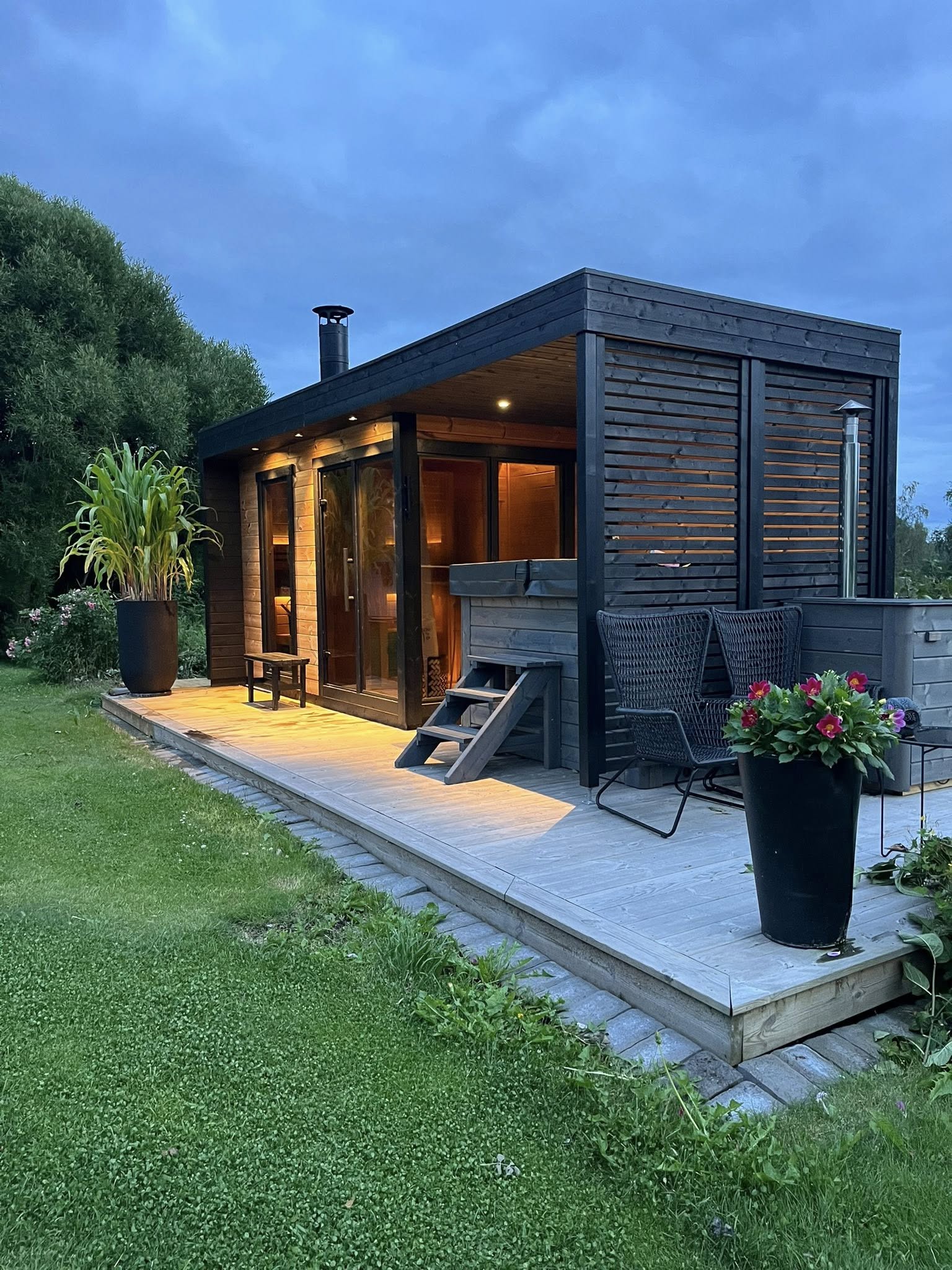 Saunasell Leil Patio L Plus 5 Person Outdoor Sauna