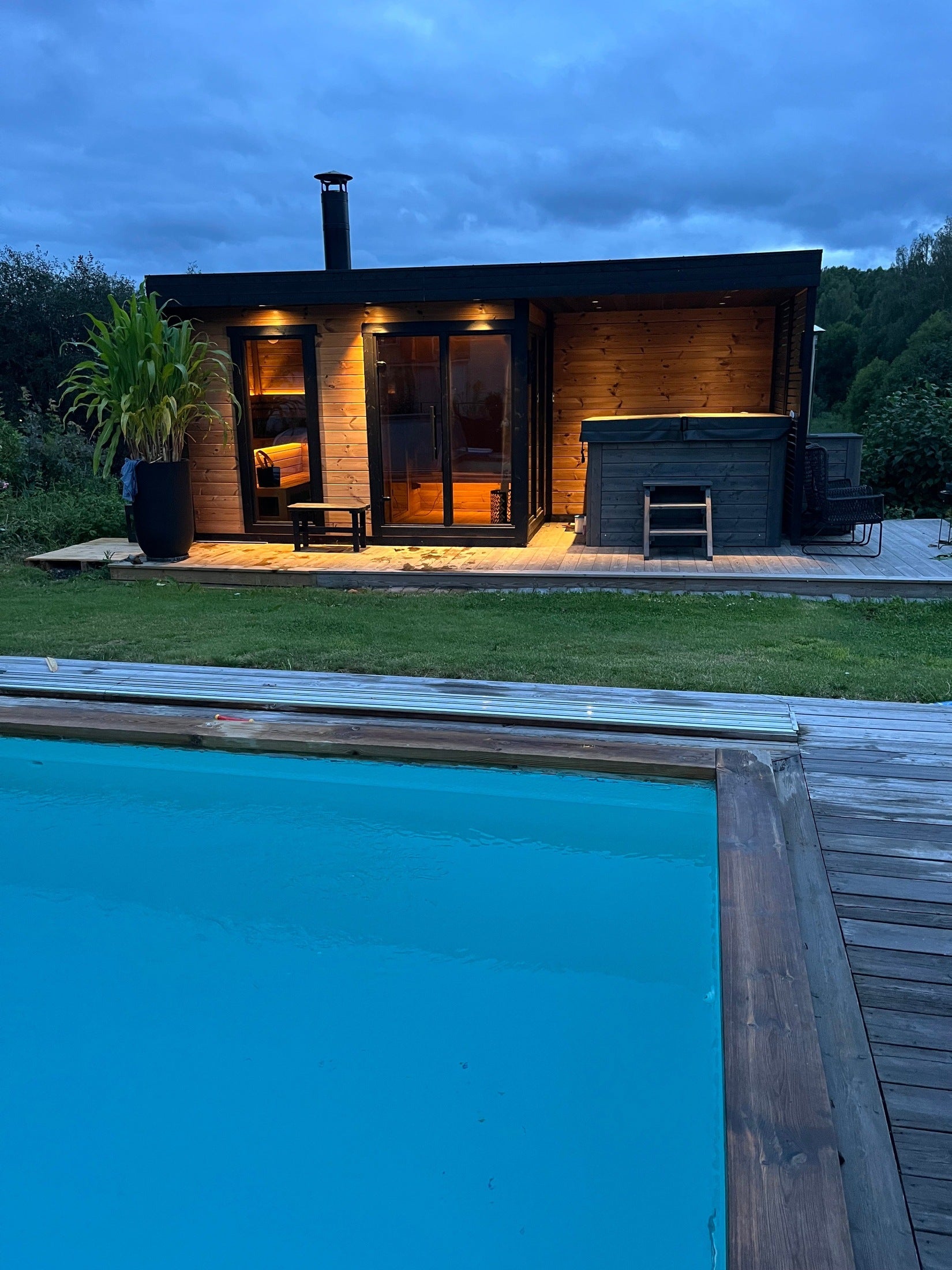 Saunasell Leil Patio L Plus 5 Person Outdoor Sauna