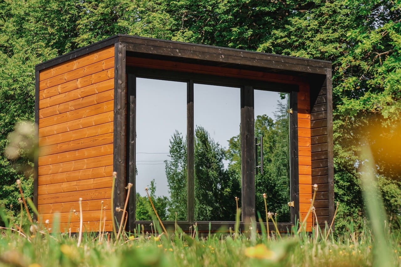 Saunasell Leil® Patio M 5 Person Outdoor Sauna with Changing Room