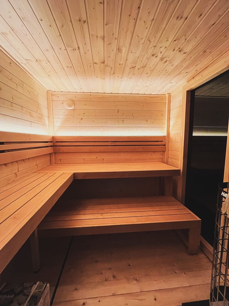Saunasell Leil® Patio S 4-5 Person Outdoor Sauna
