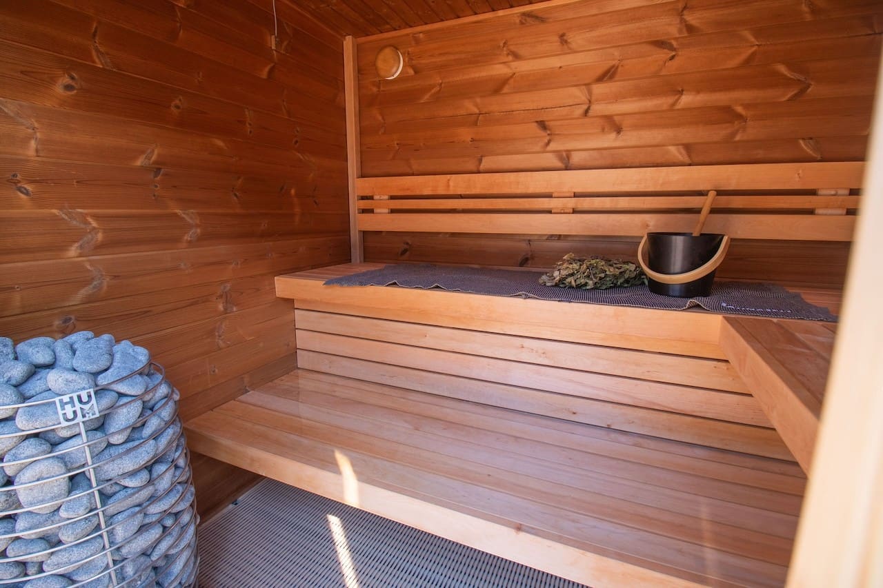 Saunasell Leil® Patio XS 4 Person Outdoor Sauna