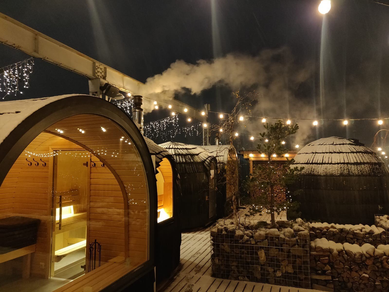 Iglucraft Panoramic Iglusauna Pre-Assembled Two-Room 4-6 Person Luxury Outdoor Sauna w/ Panoramic Window
