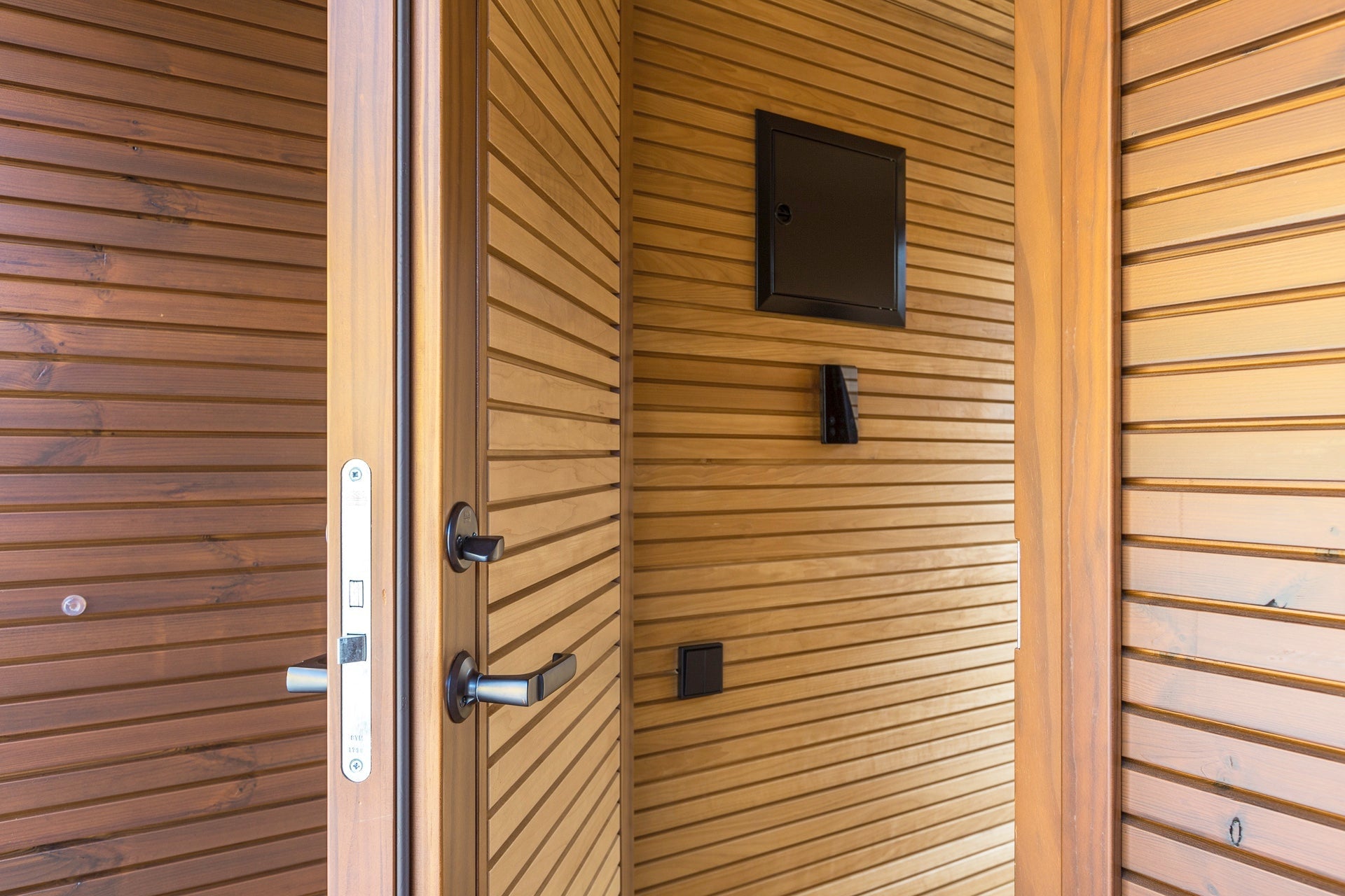 Auroom Sauna Auroom Natura Modern Outdoor Sauna with Changing Room