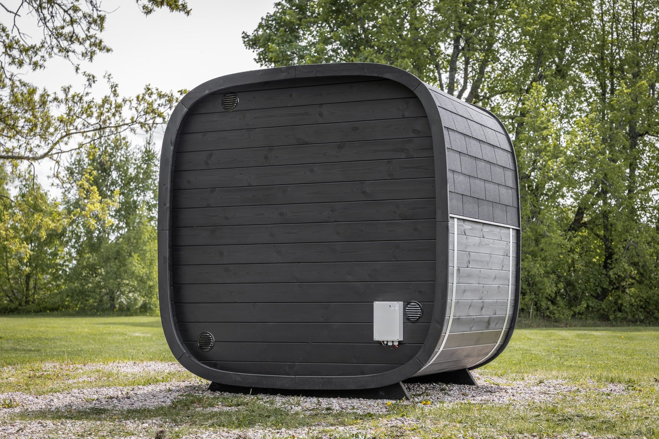 Leil Saunas Sauna Leil Black Cube Classic 4 Person Outdoor Sauna Kit