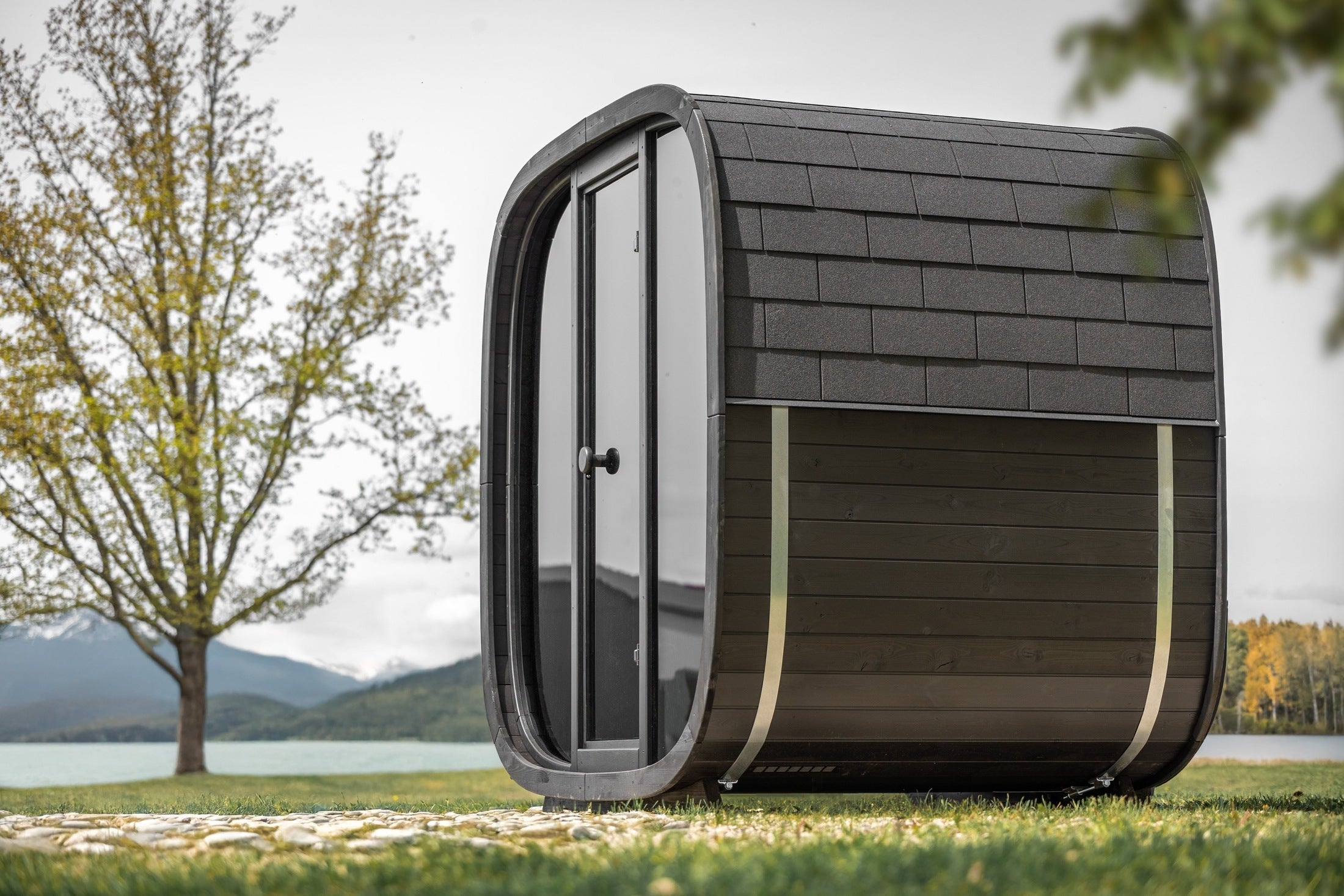 Leil Saunas Sauna Leil Black Cube Classic 4 Person Outdoor Sauna Kit