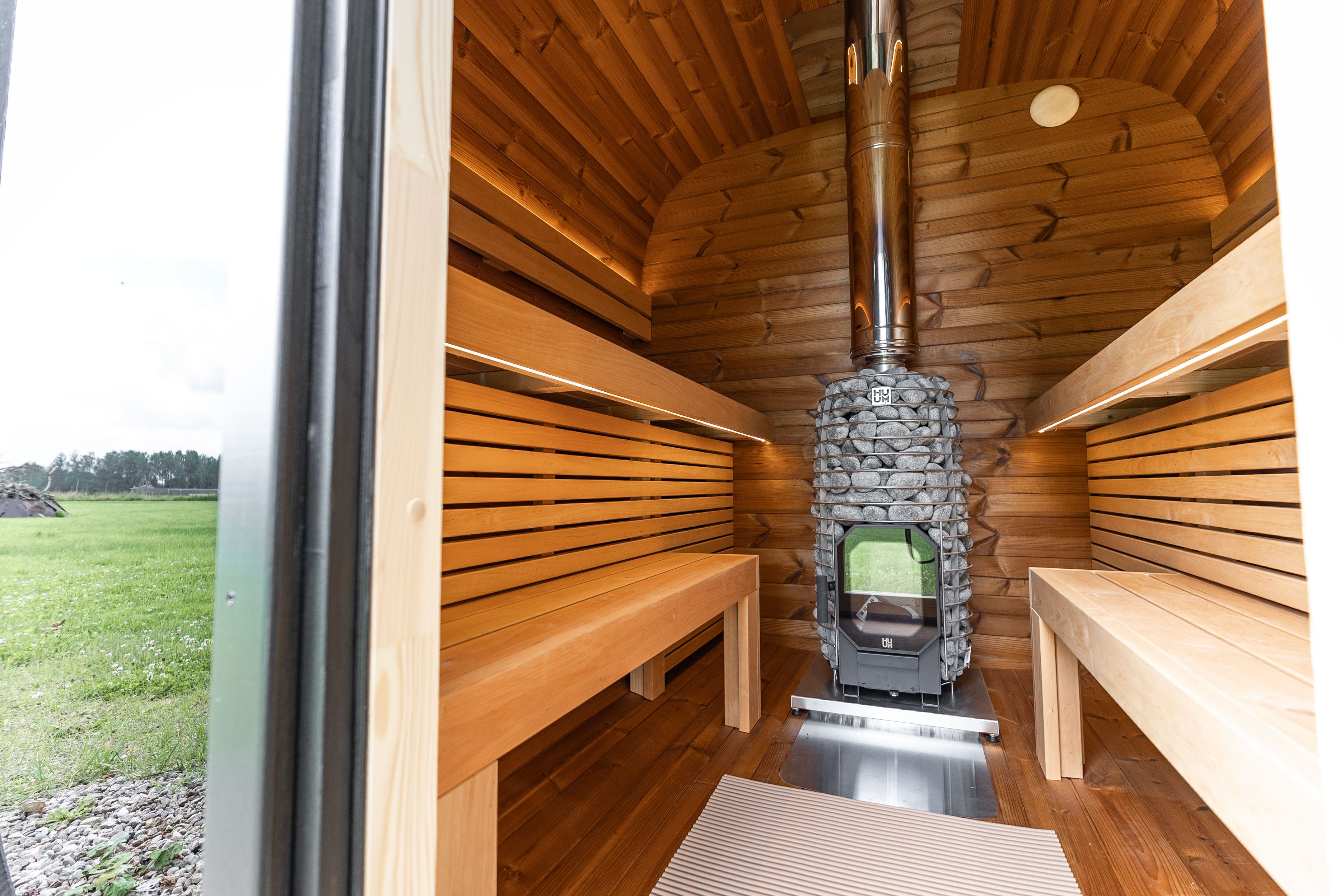 Leil Saunas Sauna Leil Black Cube Comfort 6 Person Outdoor Sauna Kit