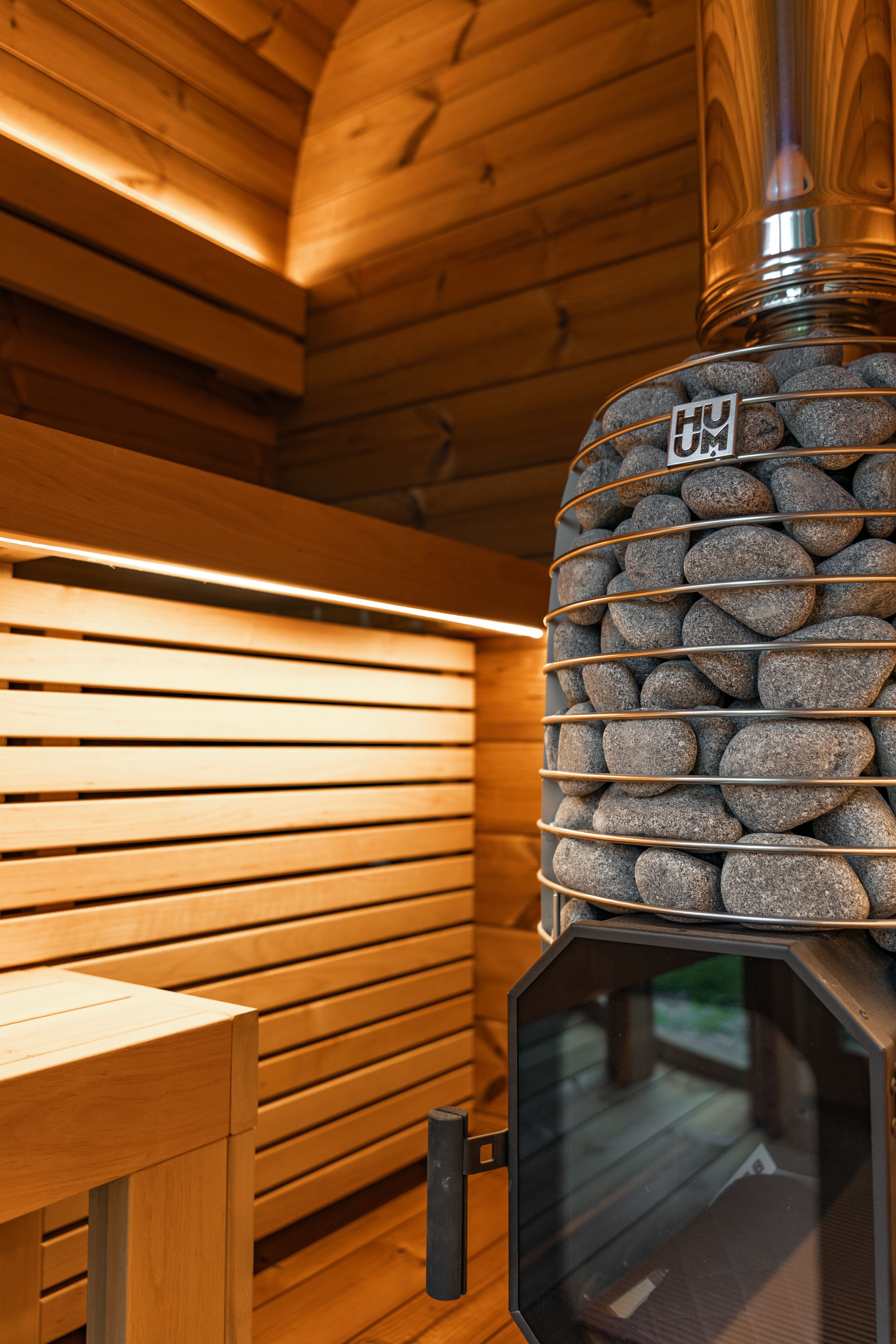 Leil Saunas Sauna Leil Black Cube Comfort 6 Person Outdoor Sauna Kit