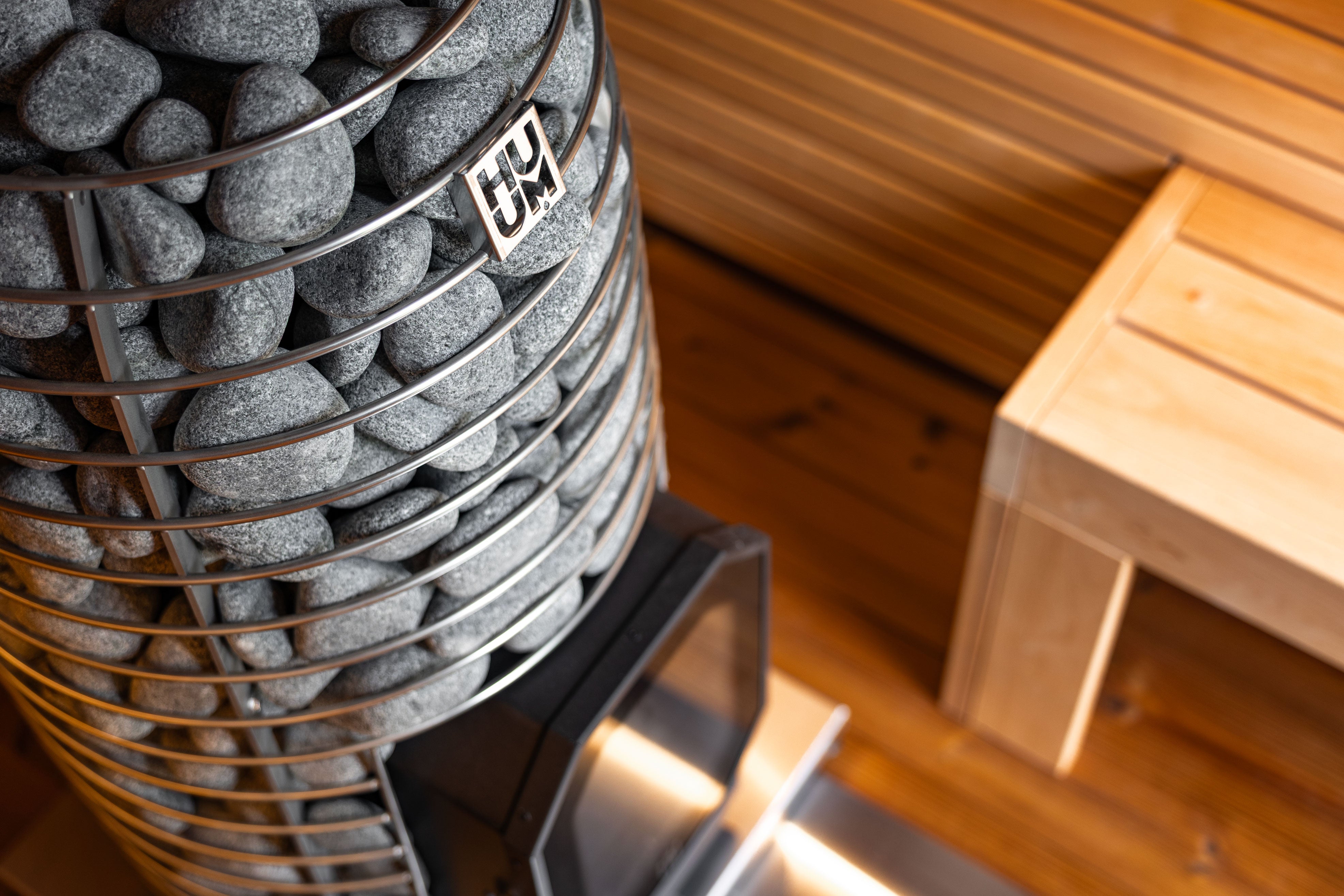 Leil Saunas Sauna Leil Black Cube Comfort 6 Person Outdoor Sauna Kit