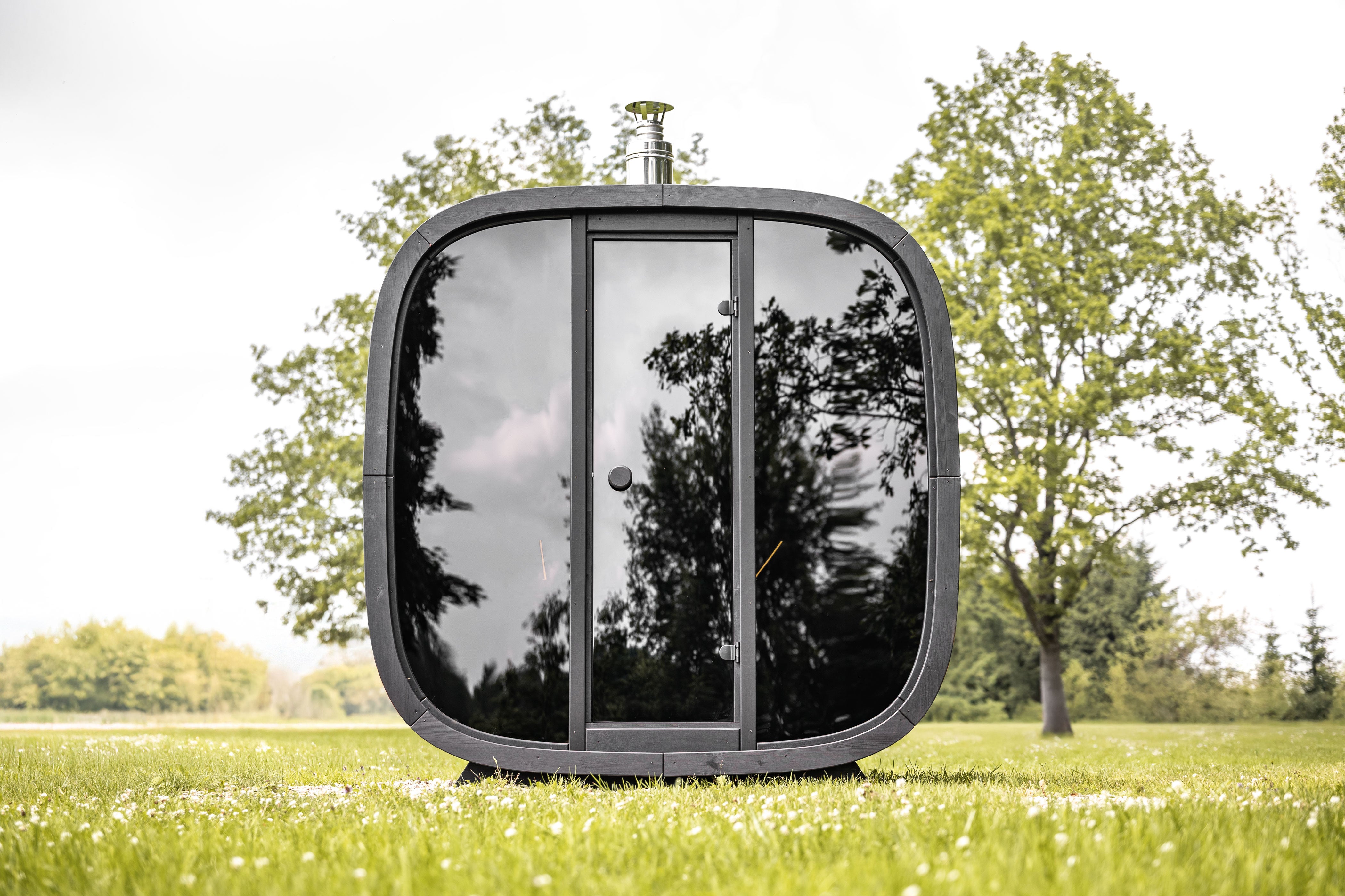 Leil Saunas Sauna Leil Black Cube Comfort 6 Person Outdoor Sauna Kit